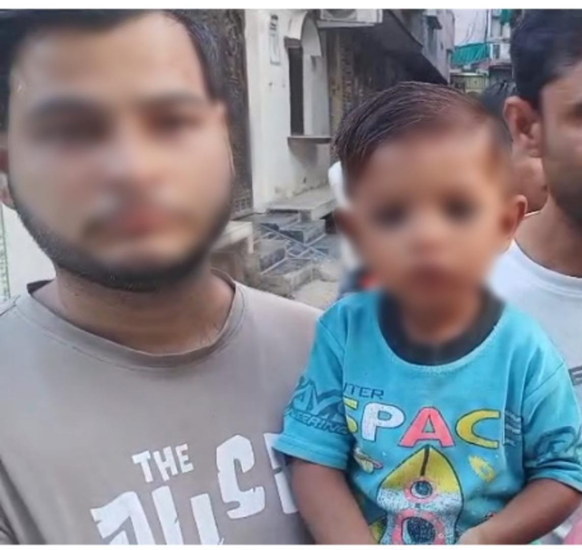 भिंड के थाना कोतवाली क्षेत्र में परिजन से बिछडा 03 वर्षीय मासूम,  डायल-112 जवानों ने तलाश कर परिजन से मिलाया।